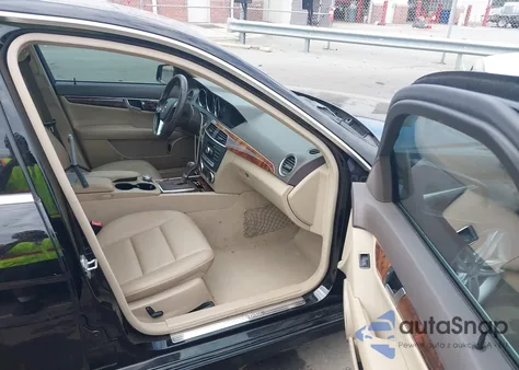 2012 Mercedes-Benz C 300 Sport 4Matic из США, поврежденный, VIN WDDGF8BB8CR195281